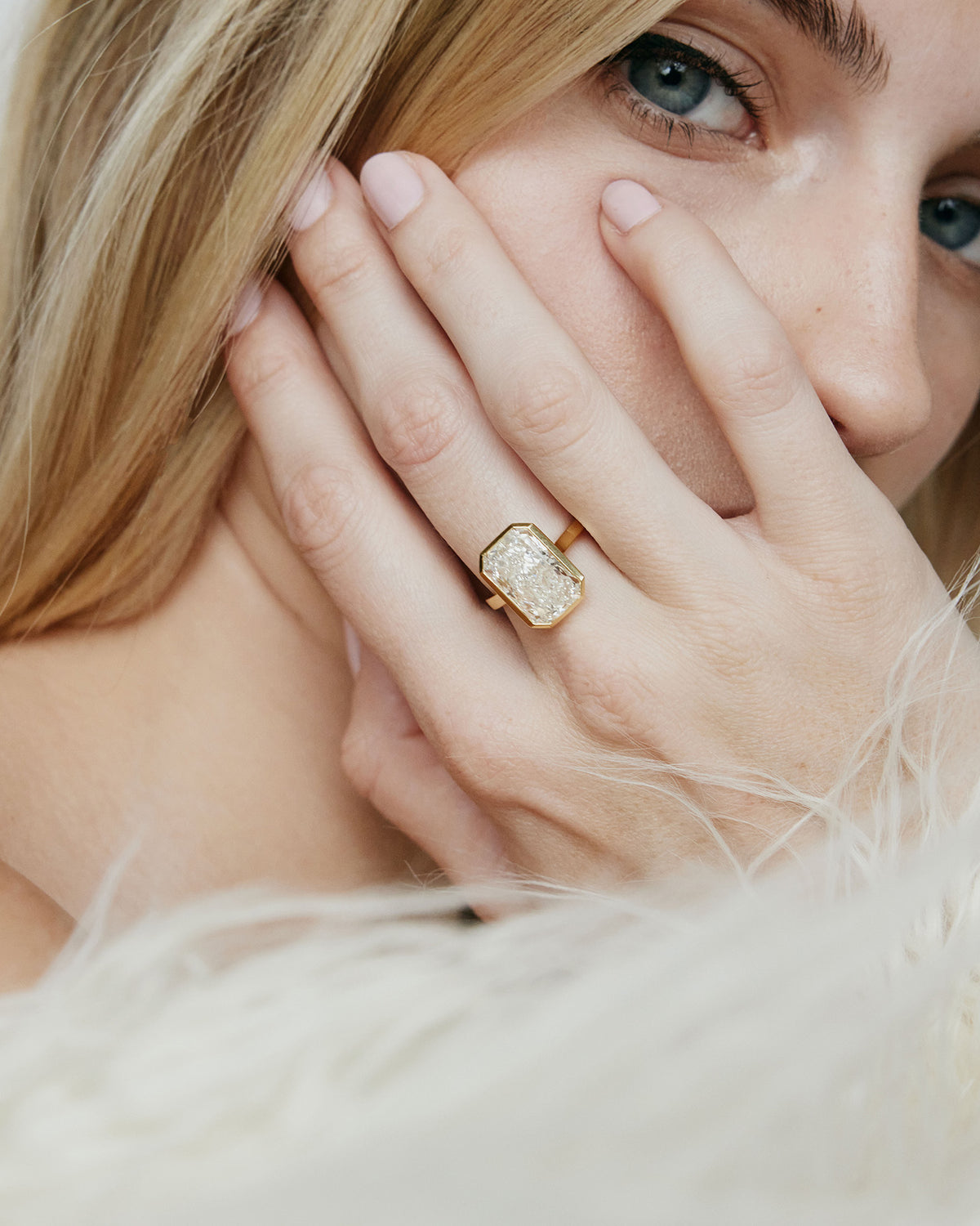 JF Lab - Radiant Cut Anniversary Ring 18K gold ring - close-up detail | lab grown diamond jewelry