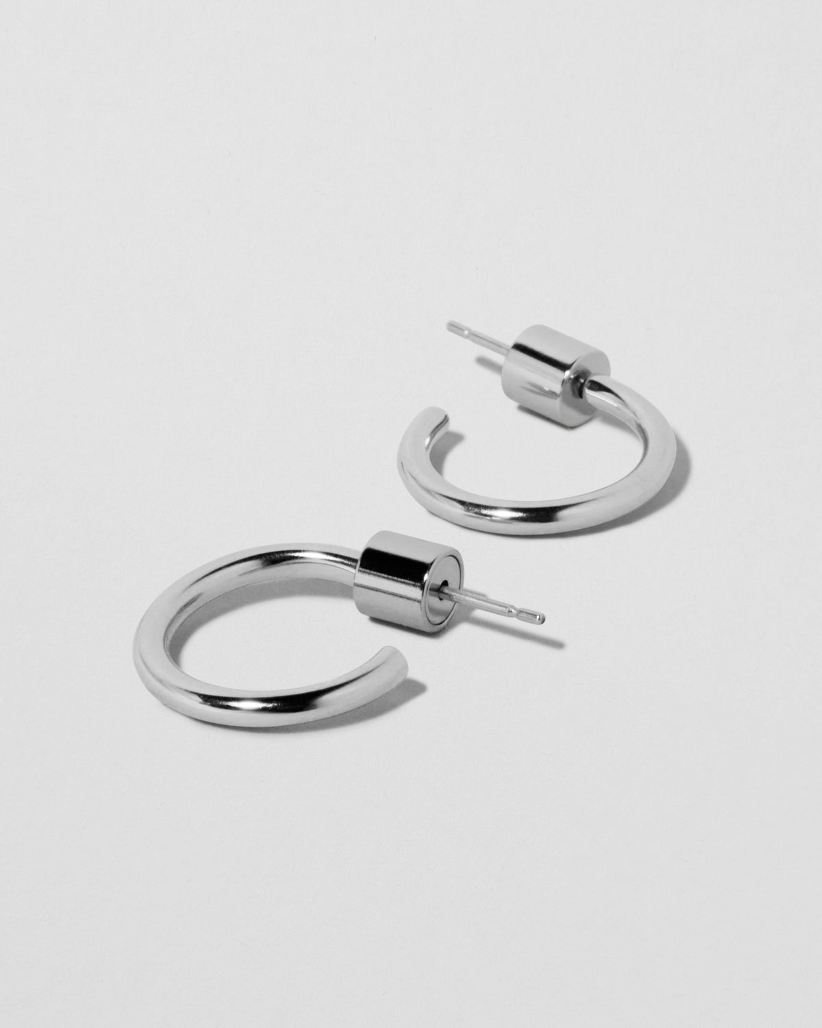 Thread Huggies earring - back view | gold threader earrings