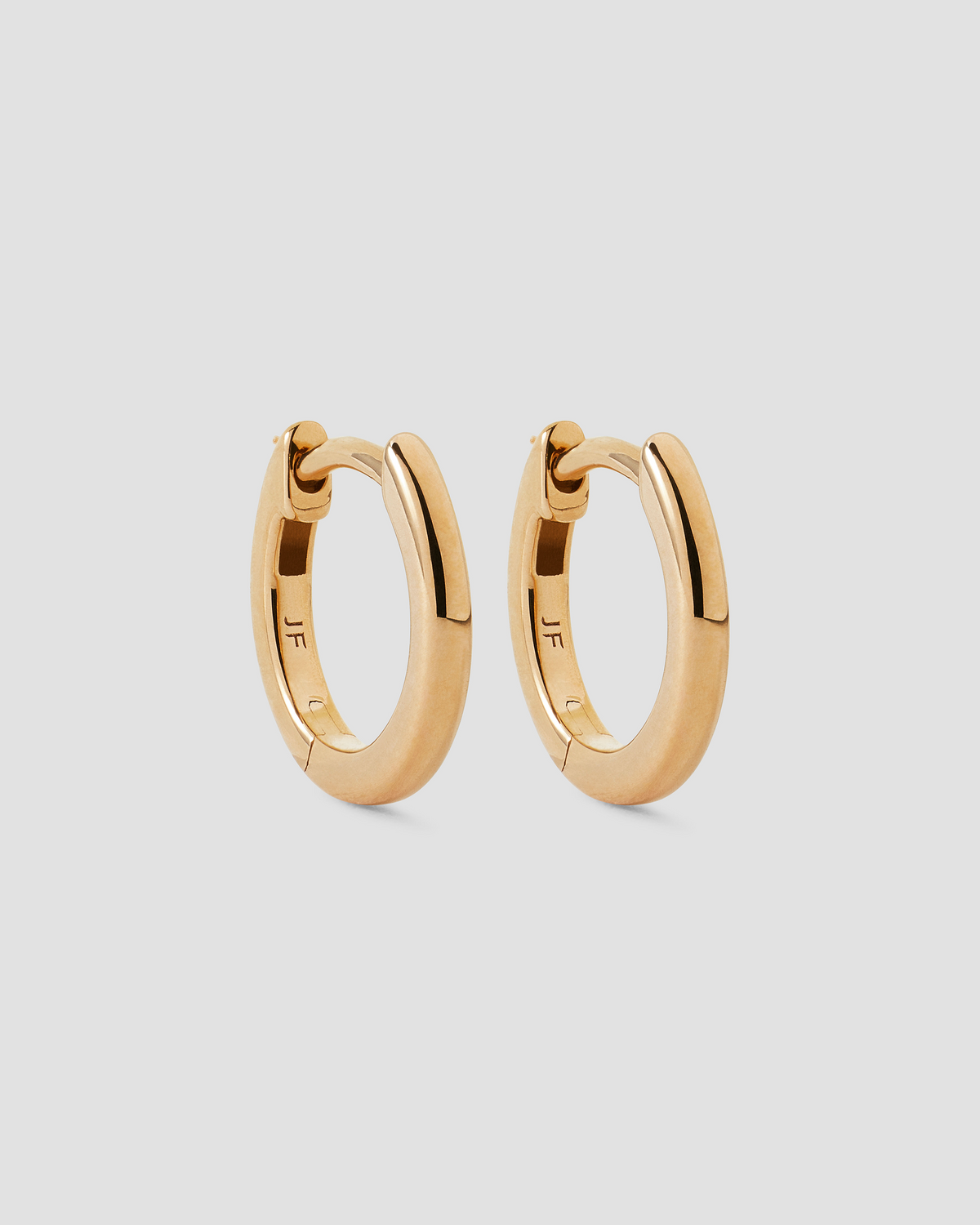 18K Essential Tiny Huggie